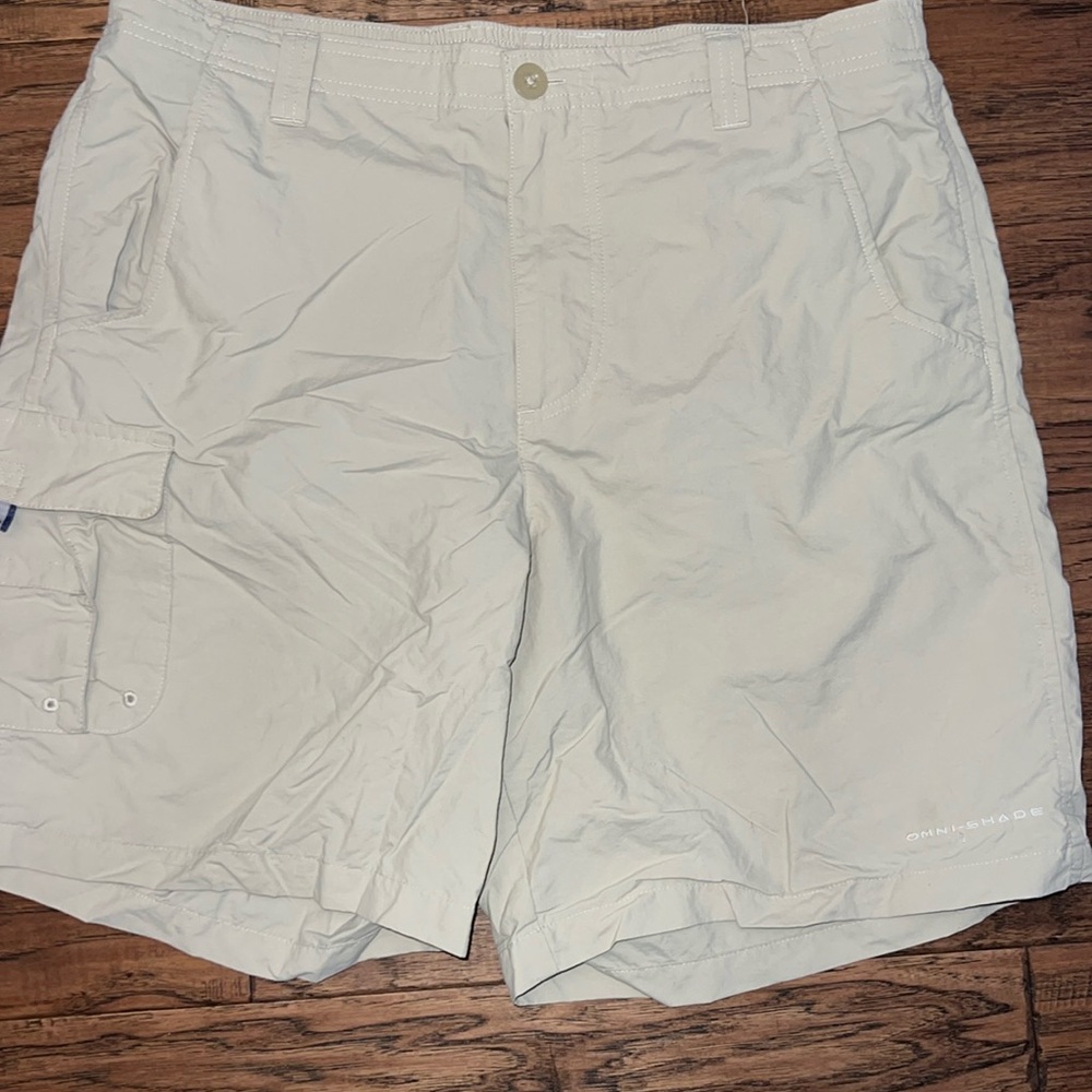 Columbia men’s khaki shorts. Size medium 8in inseam